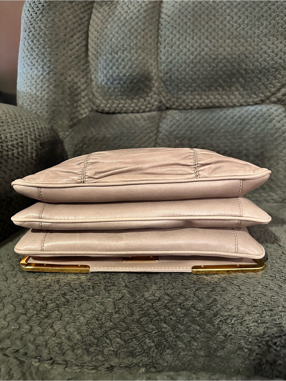 Beautiful BALLY Soft Ruched Lamb Leather Shoulder Bag in TAUPE with Gold Hardwar - Picture 10 of 15